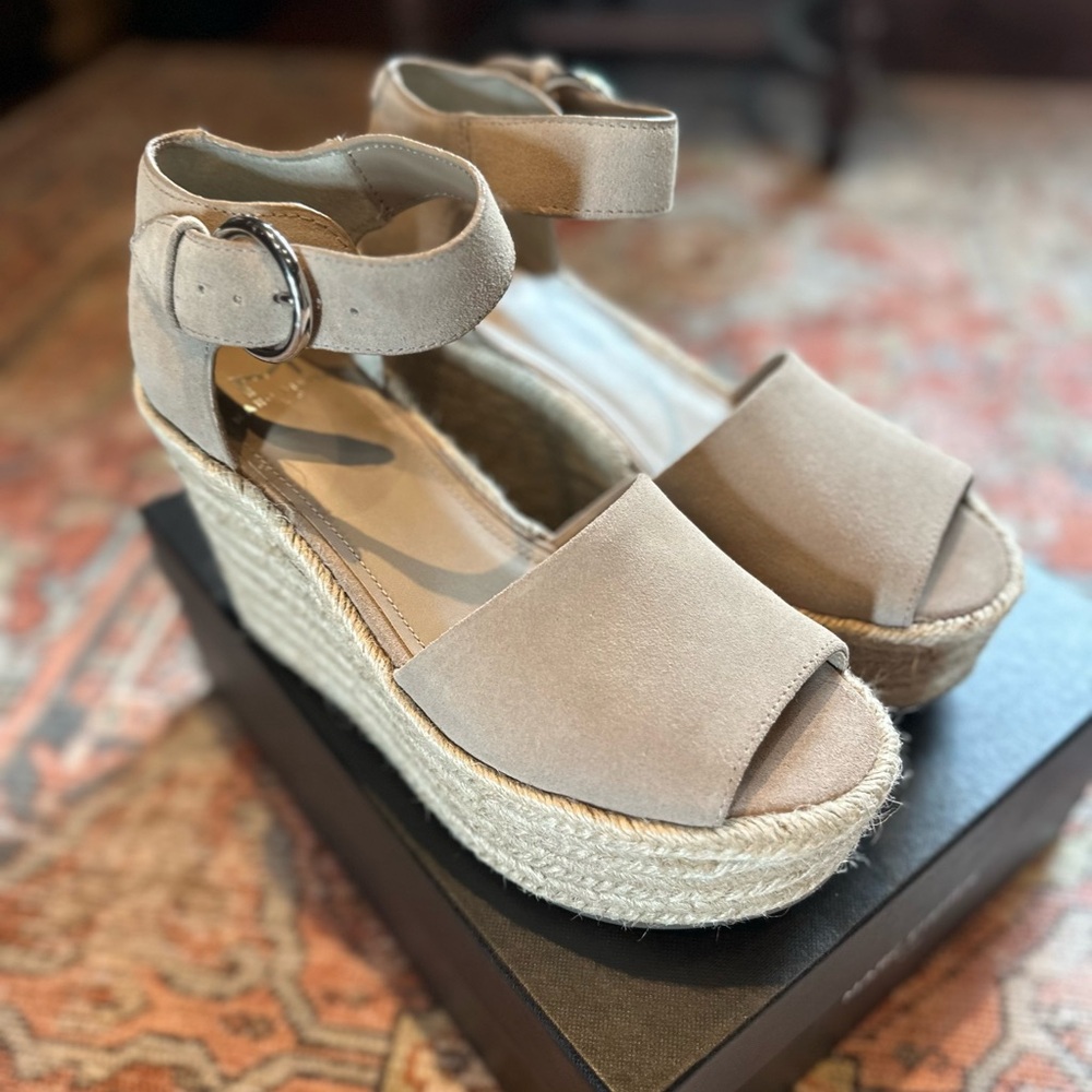 ⚜️Marc Fisher never worn 8.5  Wedge Sandals ⚜️